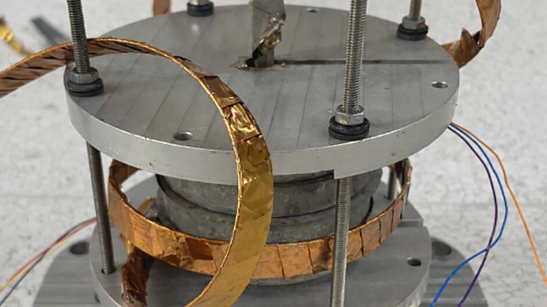 Palm-sized magnet rivals world’s most powerful coils for first time, hits 42 tesla