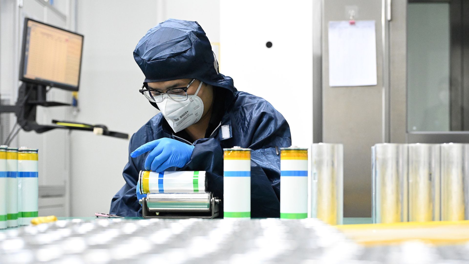 Scientists use 270-year-old physics effect to boost cathode in sodium-ion batteries