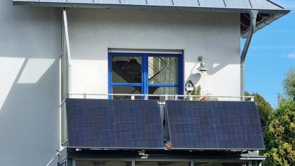 Studie zu Balkonkraftwerken: Solarstrom lohnt sich immer, puffern eher nicht