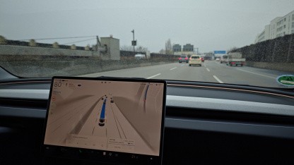 Tesla FSD: Autonomie-Experte crasht mit eigenen Kindern an Bord
