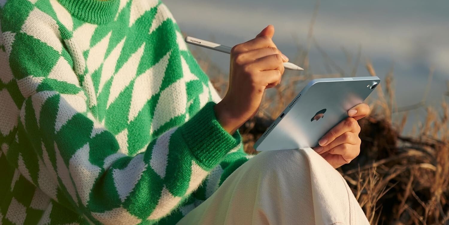 The iPad mini is on sale for $100 off at Amazon — the perfect tech accessory for spring break