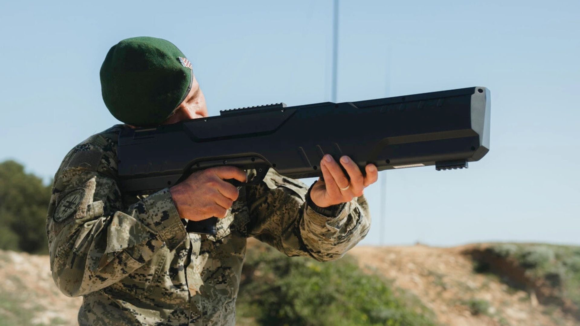 US firm’s new rifle-mounted laser weapon blinds drones using multiple light beams