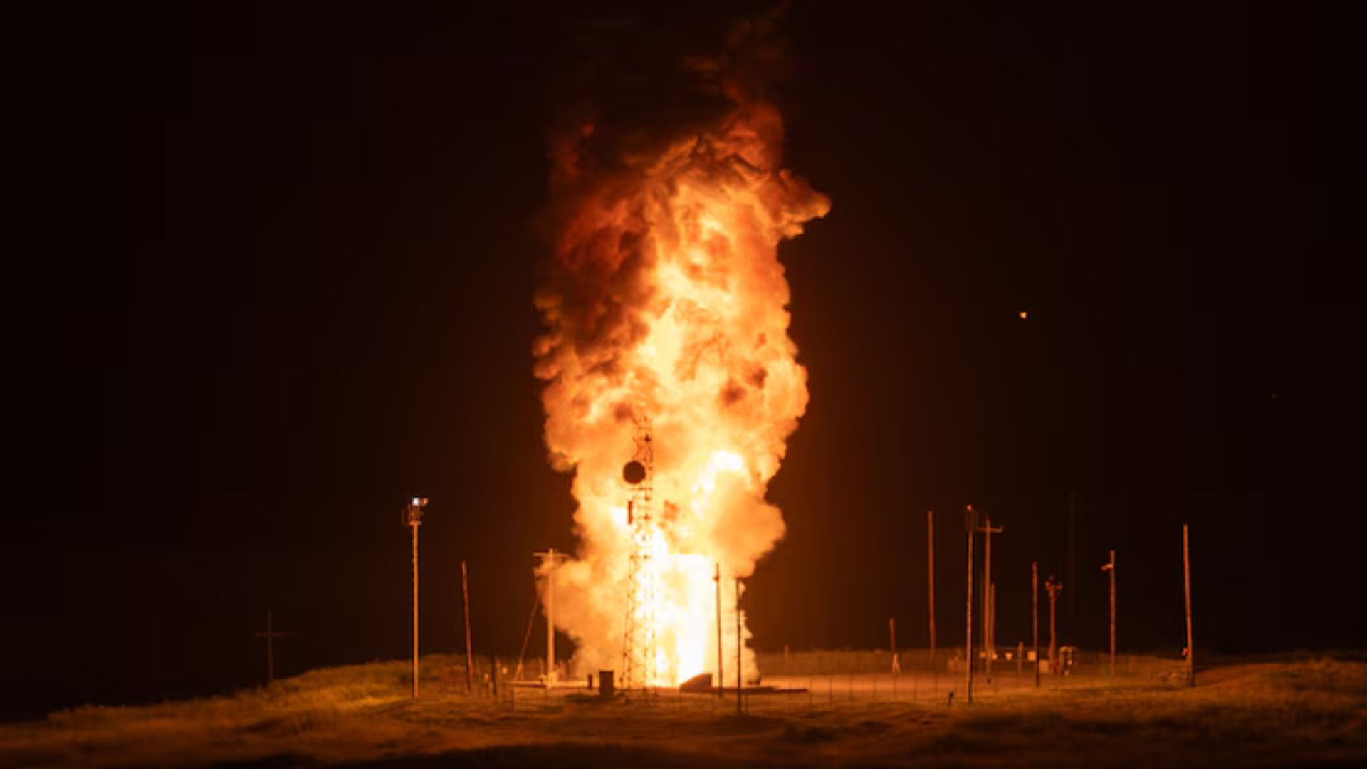 US tests 6,000-mile-range nuclear-capable missile with multiple reentry vehicles