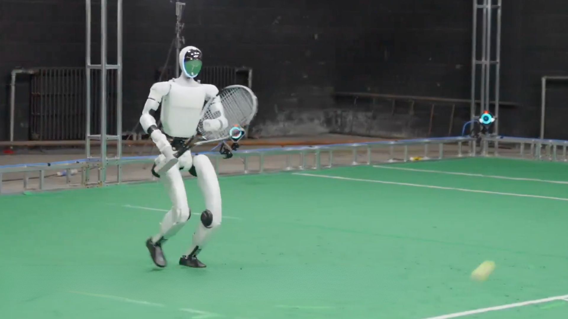 Video: Humanoid robot returns tennis shots with 96% accuracy in simulation tests