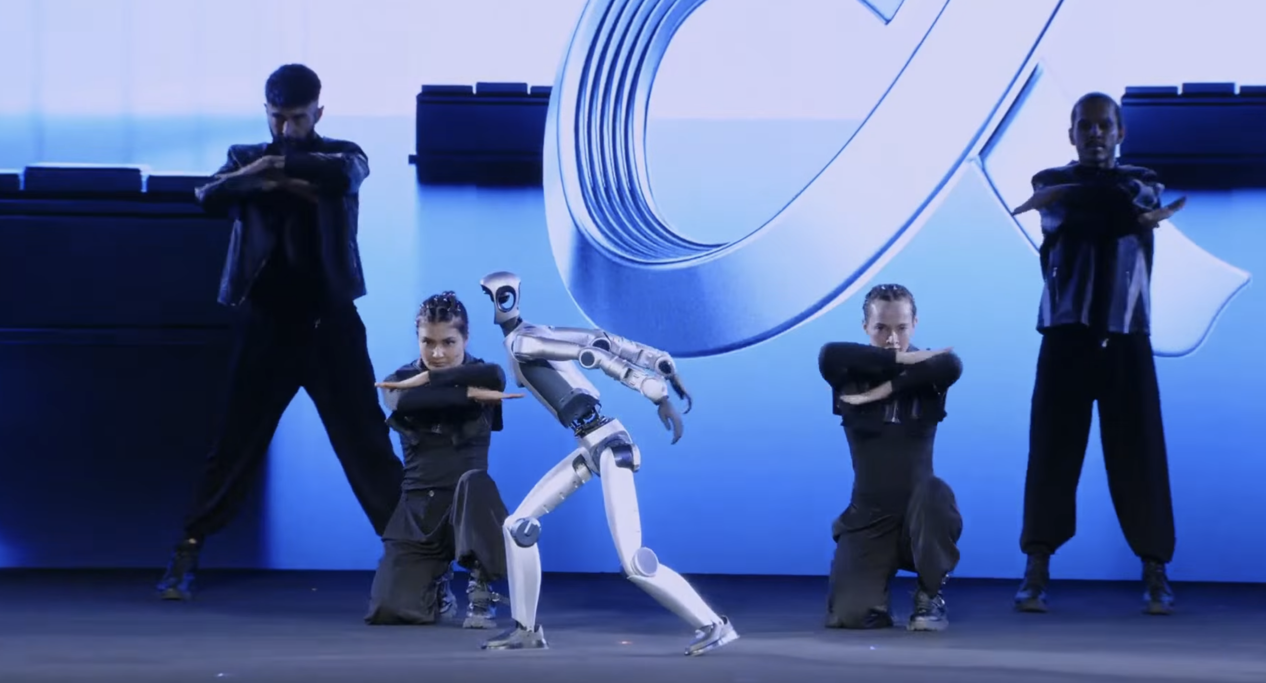 Watch Honor’s new humanoid robot wow viewers with flawless moonwalk and backflip