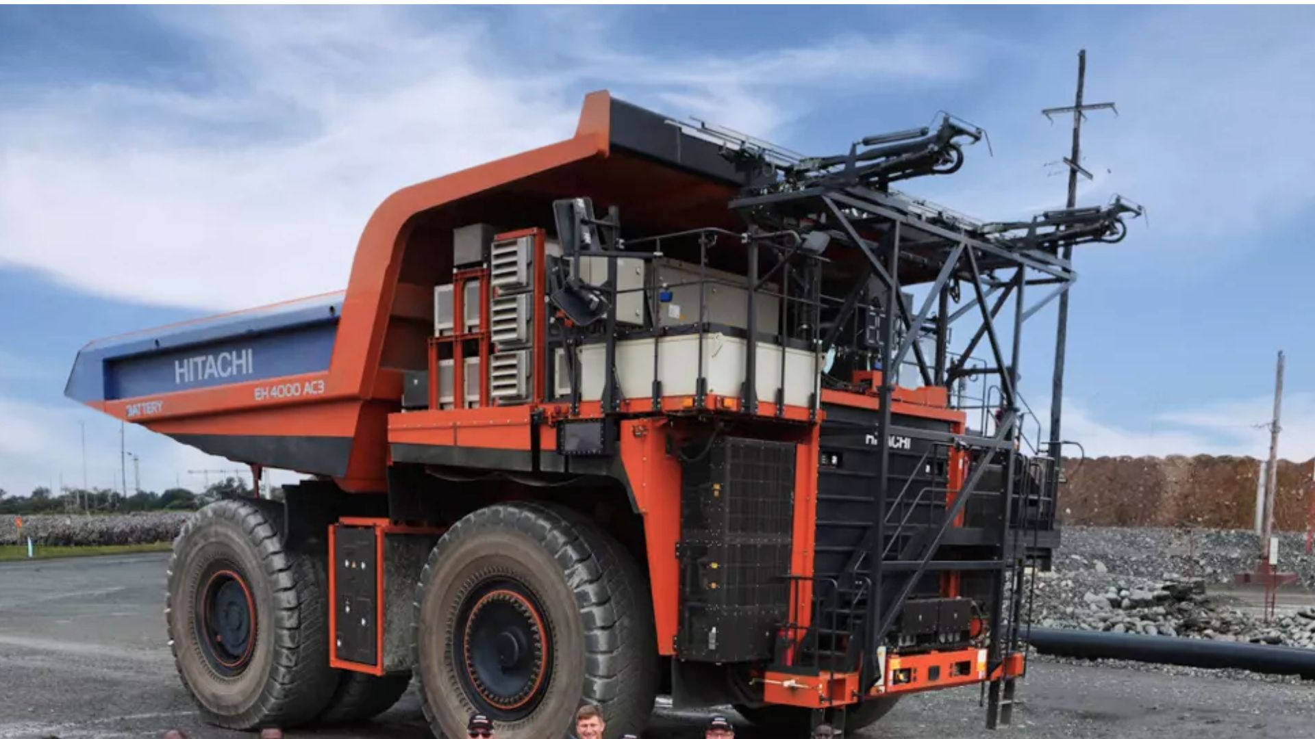 384-ton battery-powered dump truck showcases its power in recent demonstration