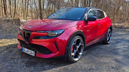 Alfa Romeo Junior Elettrica im Test: Sportlicher Exot oder teurer Flop?