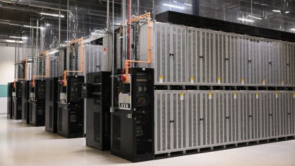 Batteriespeicher: Stromspeicher glätten Börsenstrompreis teils zu sehr