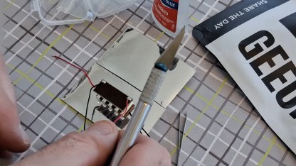 Betavoltaik im Eigenbau: DIY-Nuklearbatterie aus Tritium und amorphen Solarzellen