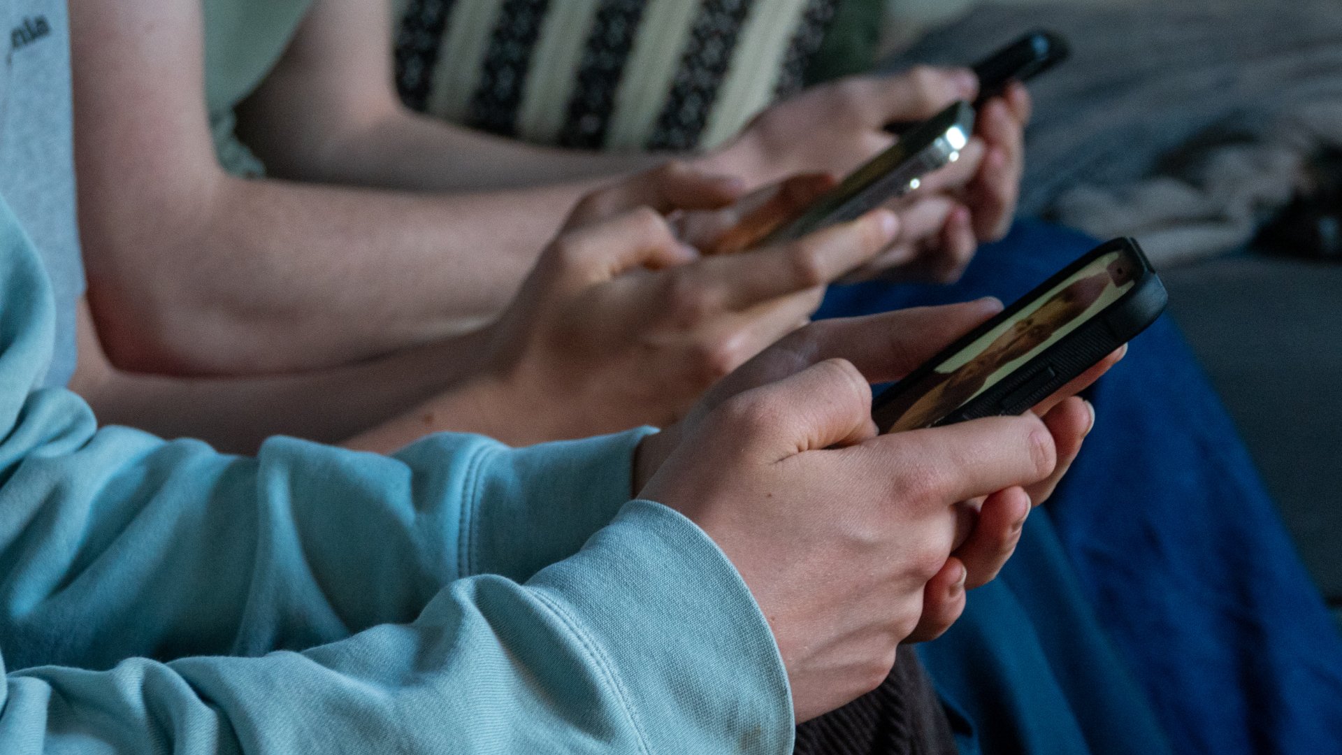 EU says Meta hasnt done enough to prevent minors under 13 from using Instagram and Facebook