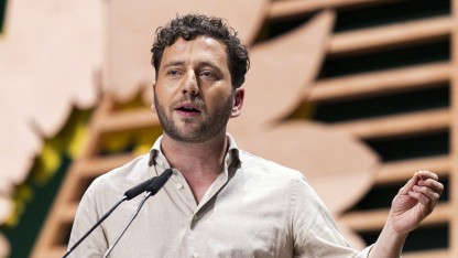 Hohe Spritpreise: Grünen-Chef fordert Tempolimit und 9-Euro-Ticket