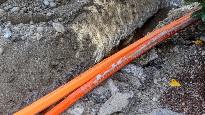 Mikrofon nicht nötig: Neue Spionagetechnik missbraucht Glasfaserkabel als Wanze