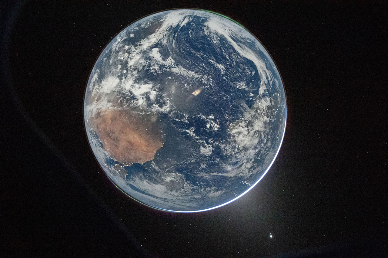 Moon Astronaut Captures Shot of Earth That Lets You See Its Thin Atmosphere Perfectly