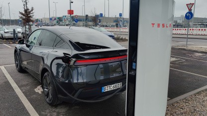 Neuzulassungen März 2026: Elektroautos ziehen an Benzinern vorbei