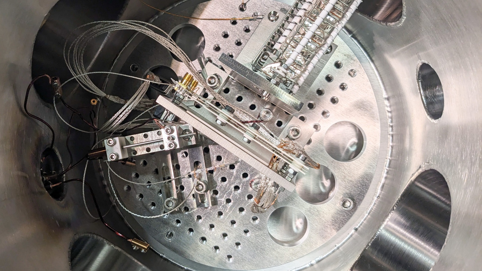 New dual-frequency trap captures electrons and ions, pushing antihydrogen beyond CERN