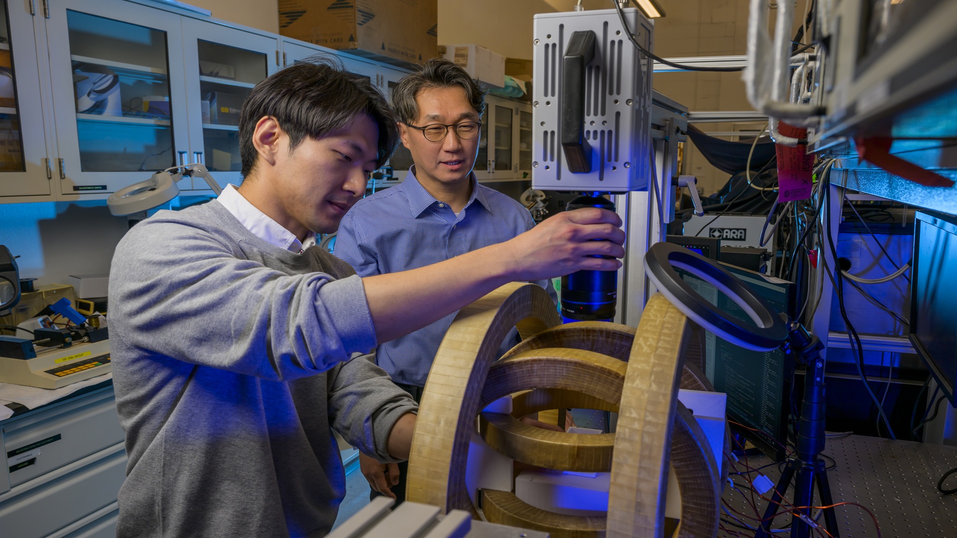 New magnetic system lets microrobots move without cameras or tracking systems