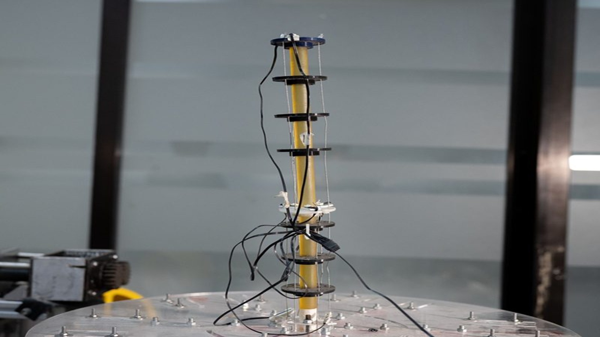New method cuts flexible robot error below 1%, boosts precision in tighter spaces