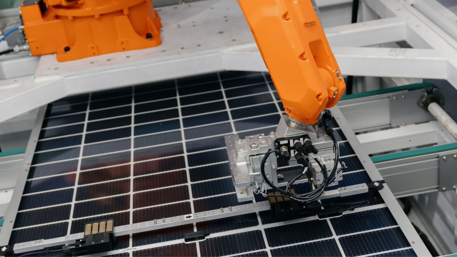 New robotic lab conducts 50,000 experiments, hits 27% efficiency in solar cells