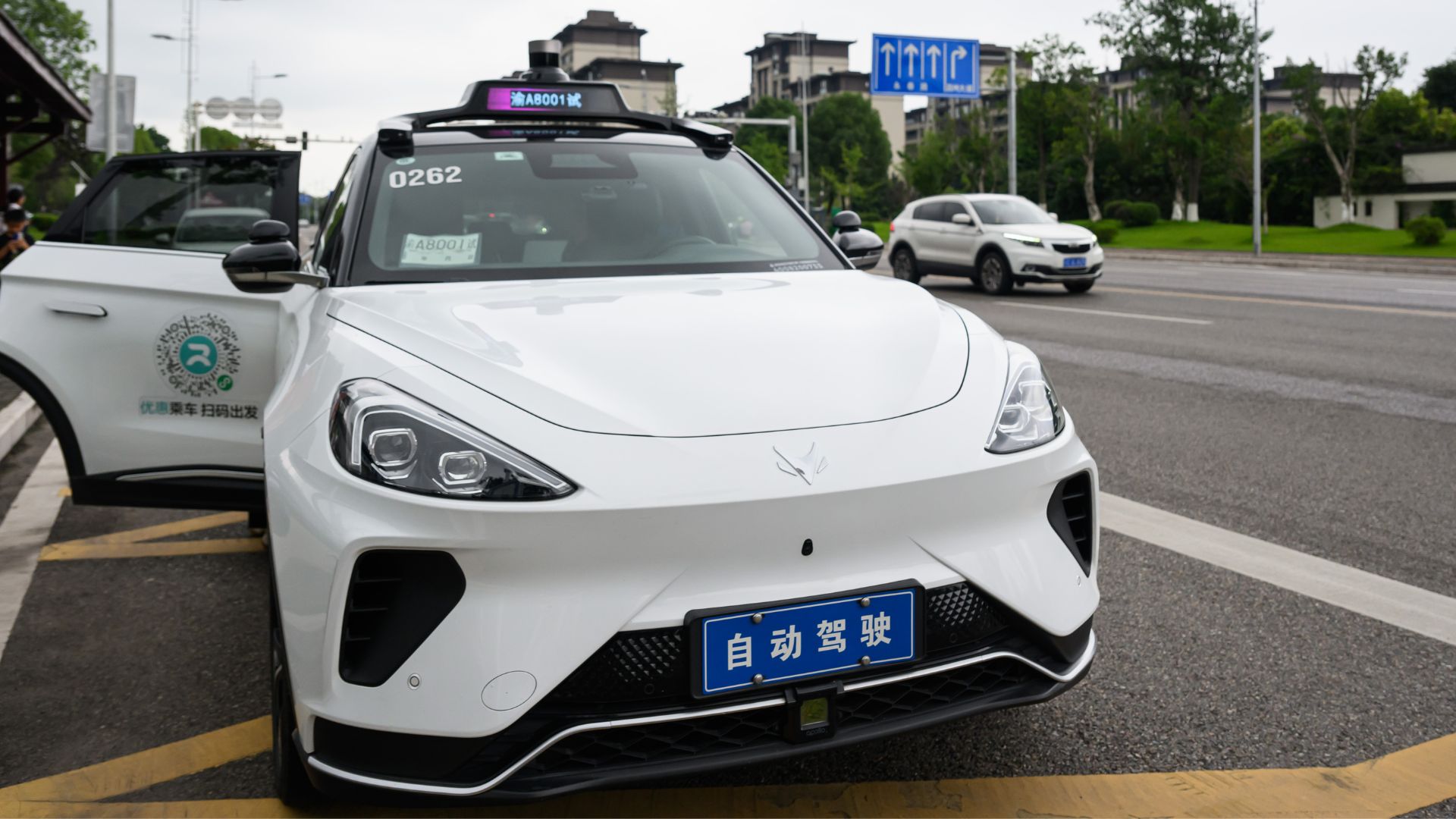 Over 100 driverless taxis stall in Wuhan traffic, leaving passengers stranded