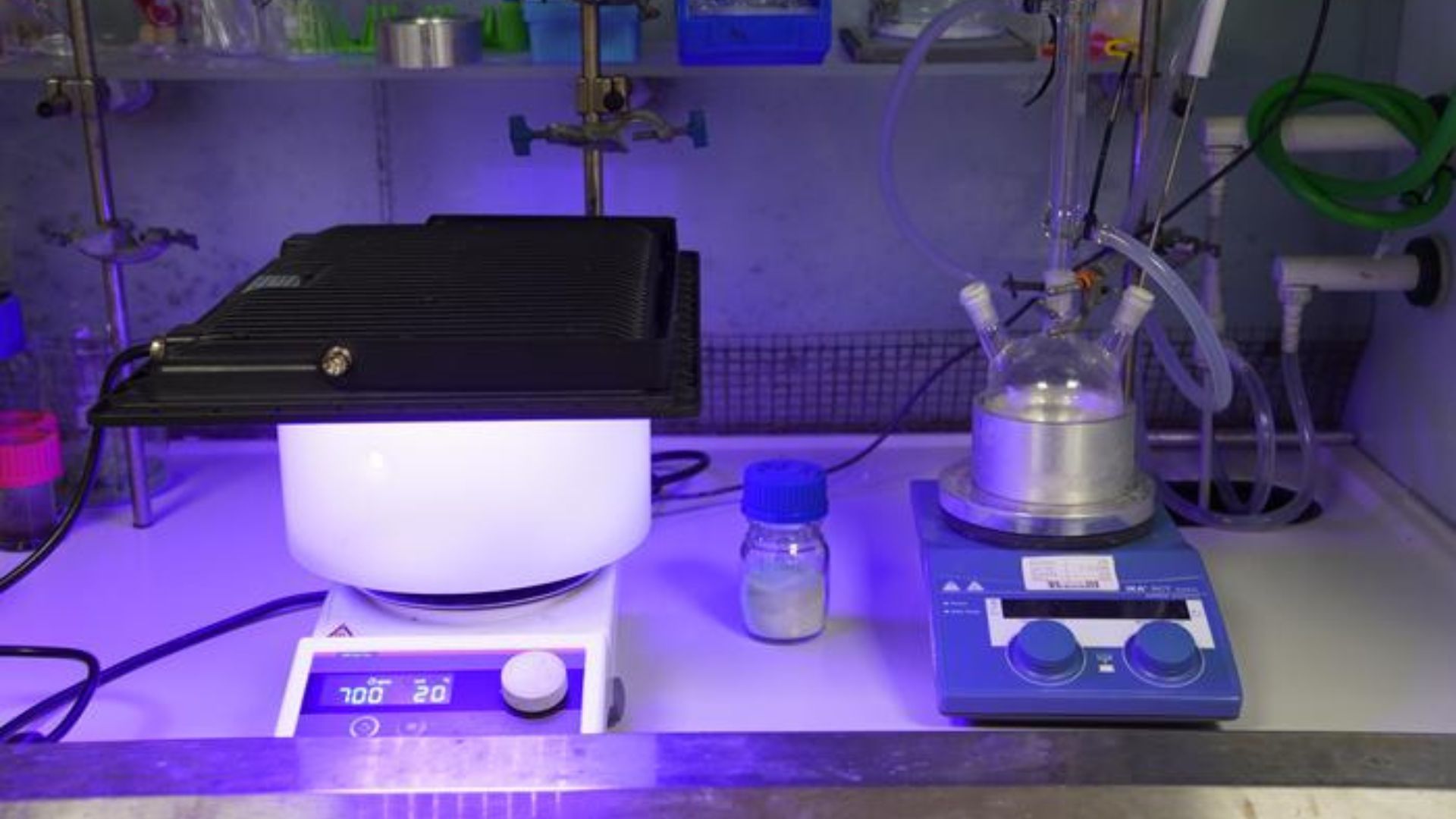 Plastic turned into clean hydrogen fuel using solar reactor and waste battery acid