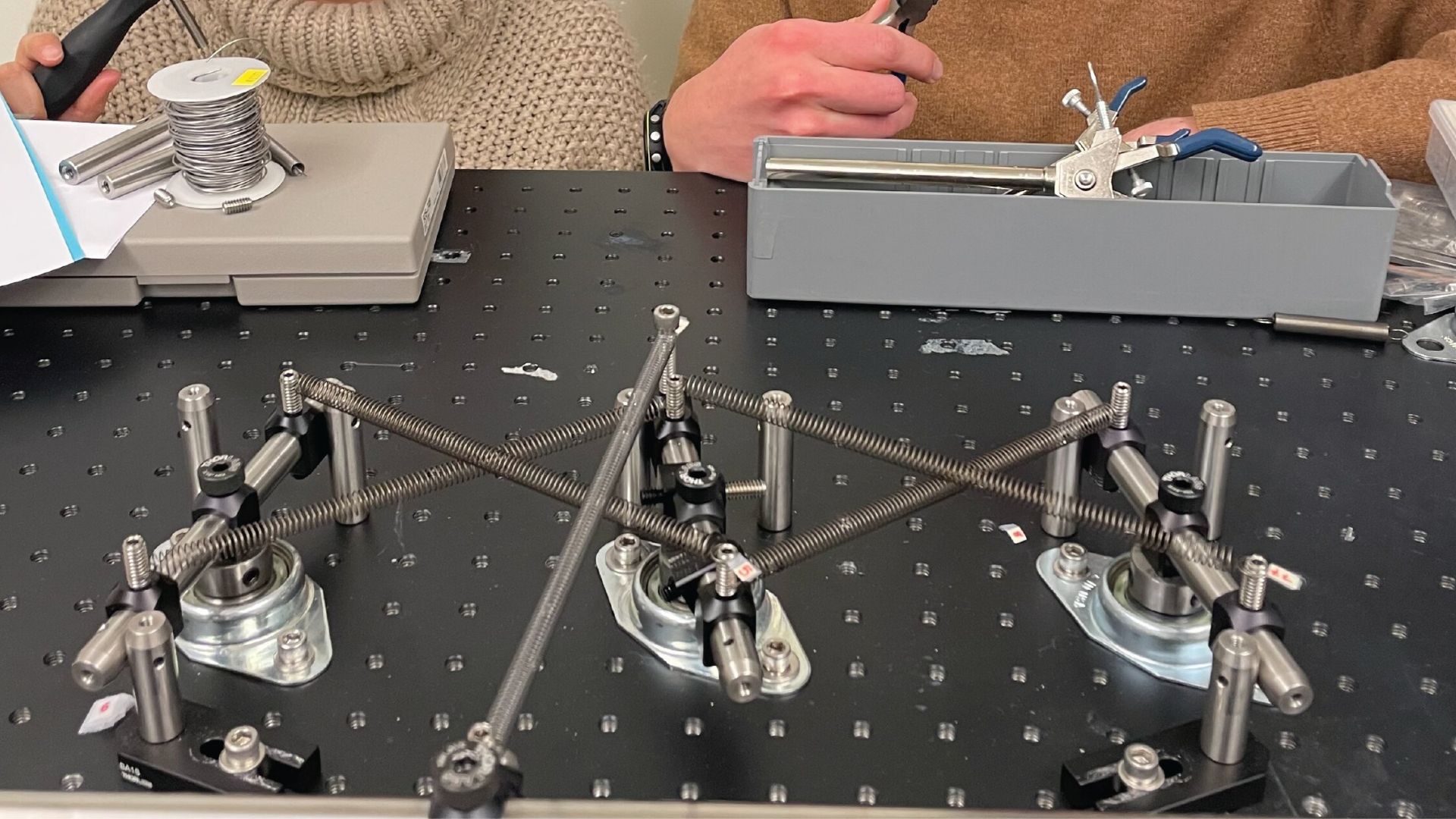 US scientists build spring-powered computer that runs without electricity