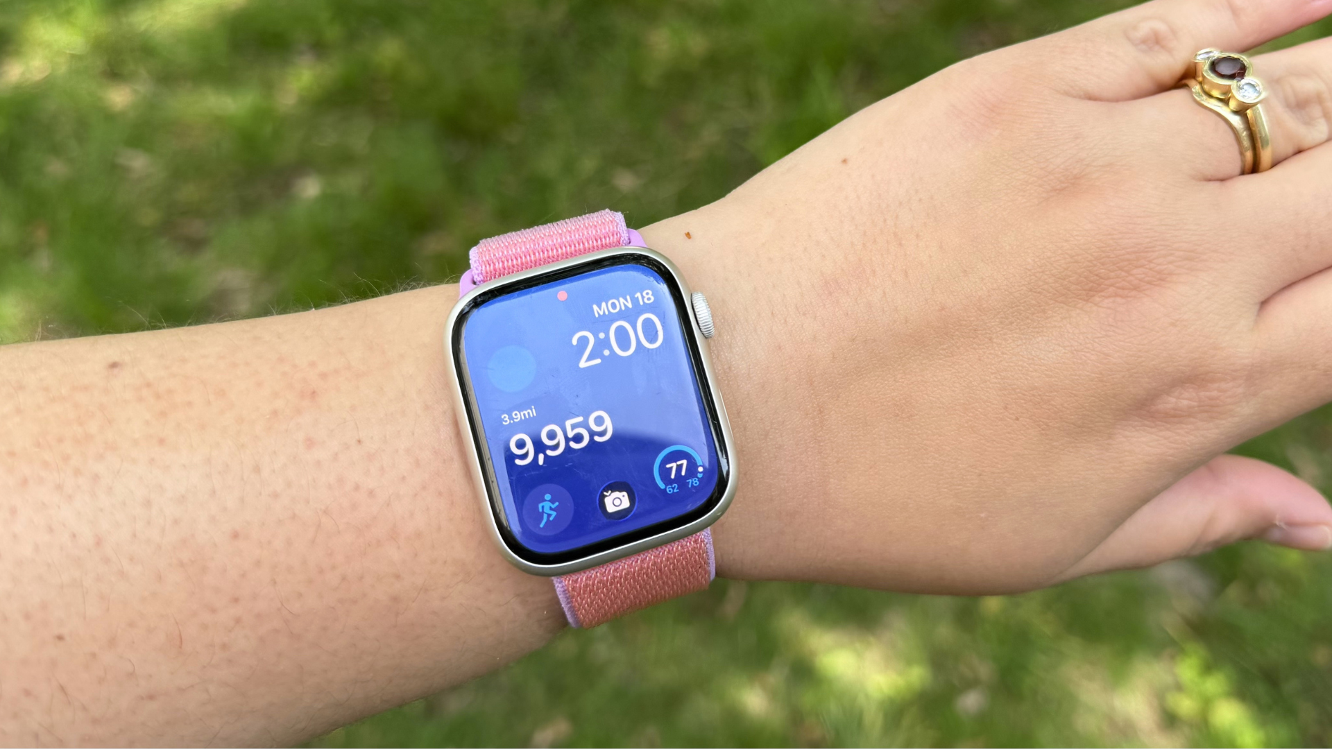 Apple Watch doesn’t have a step count widget: Heres a simple workaround