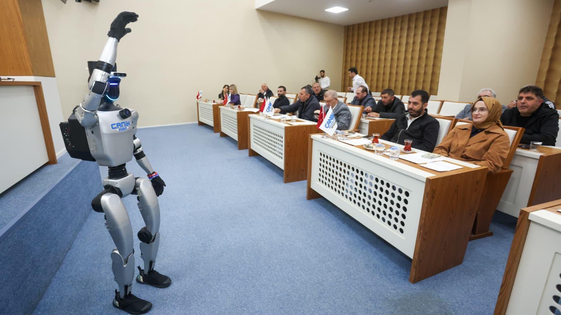 CANIKMAN: Turkey’s first humanoid robot attends local government meeting