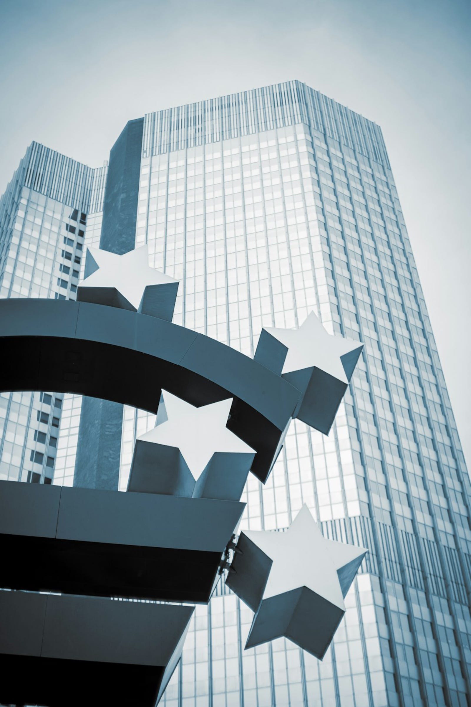 CBDCs and the Adoption Problem: Why Central Bank Digital Currencies Are Struggling