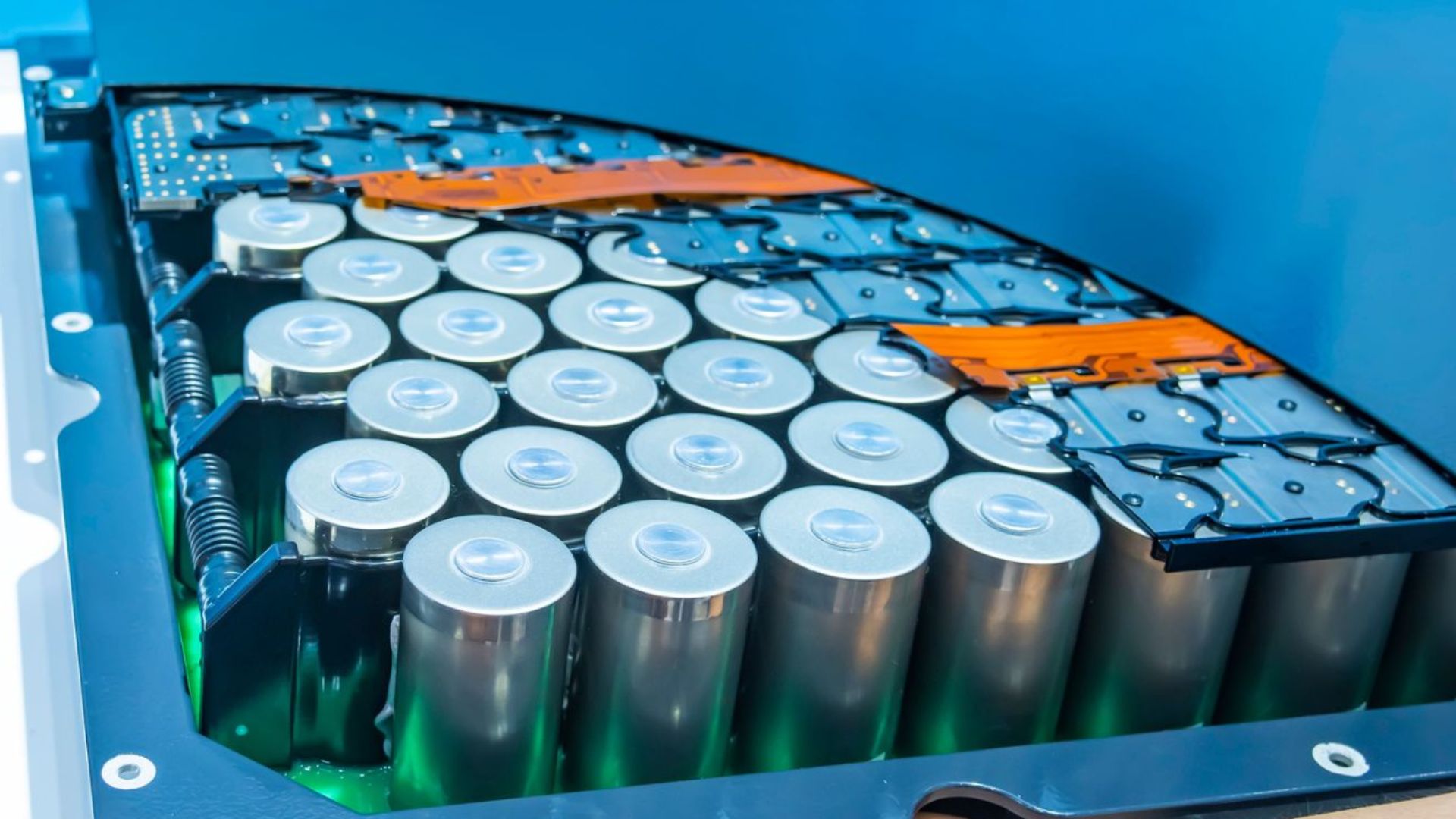 China’s solid-state EV battery giant validates 400 Wh/kg cell with 1,100 charge cycles