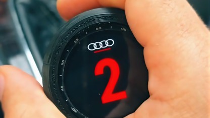 DIY: Bastler baut Ganganzeiger für alten Audi aus Smartwatch