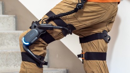 Dnsys Z1 im Test: Ein Exoskelett für beschwingtes Treppensteigen