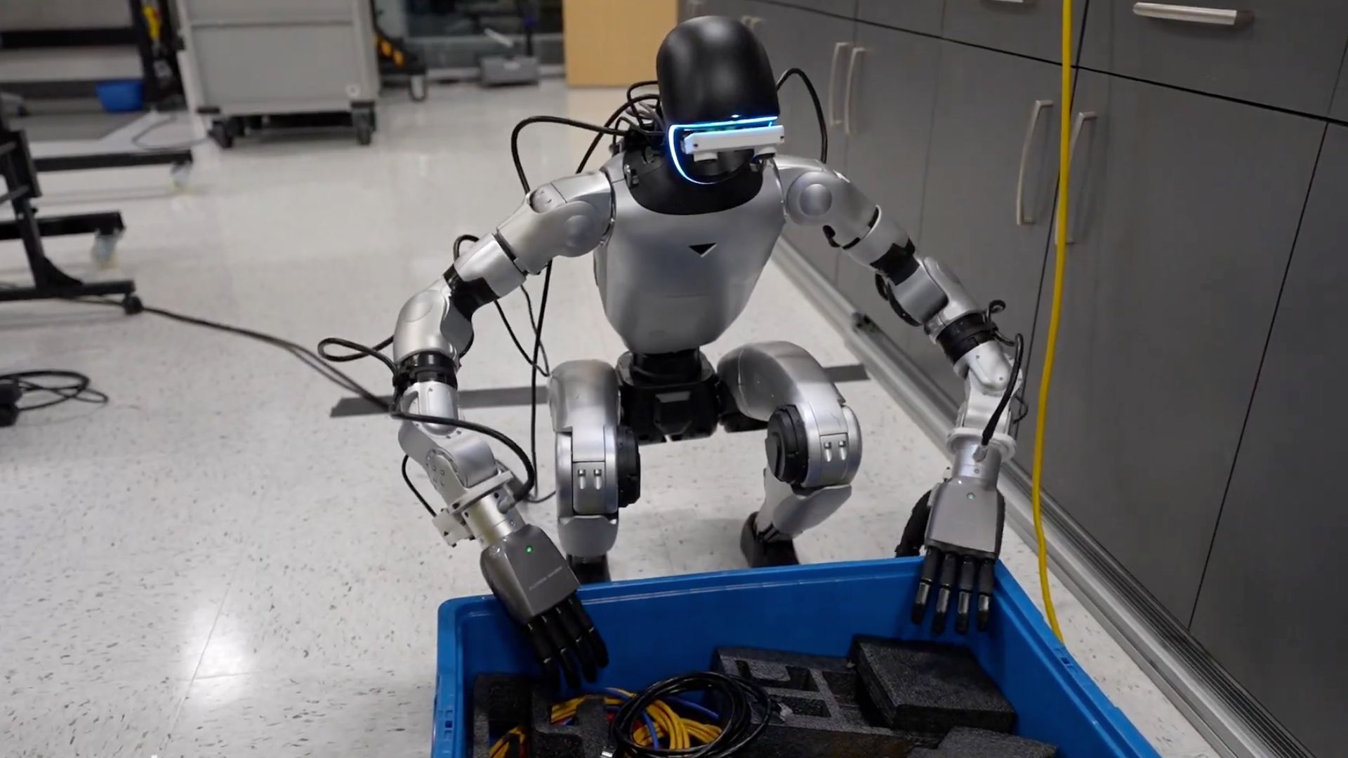 Humanoid robots fold, scoop and handle fragile objects more precisely with new tech