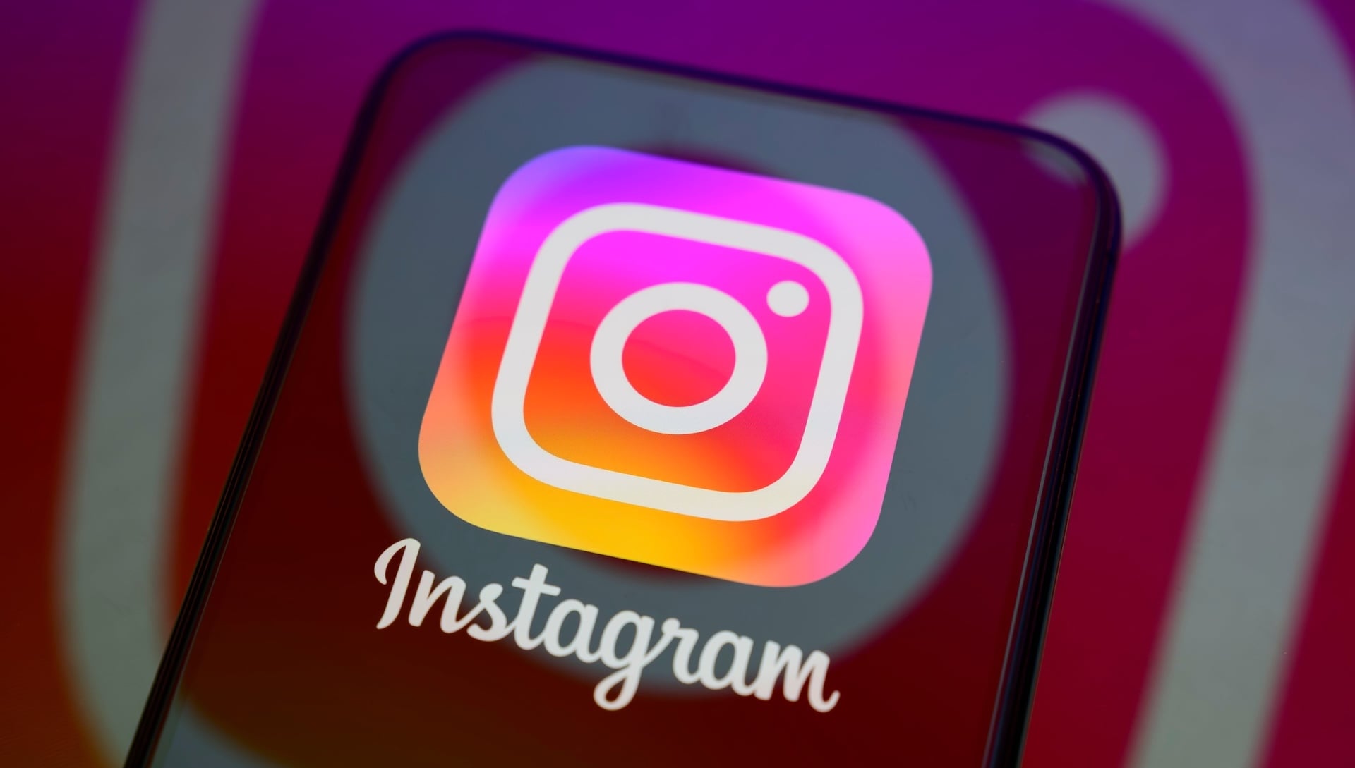 Instagram adds Instants tool to send disappearing photo dumps to friends