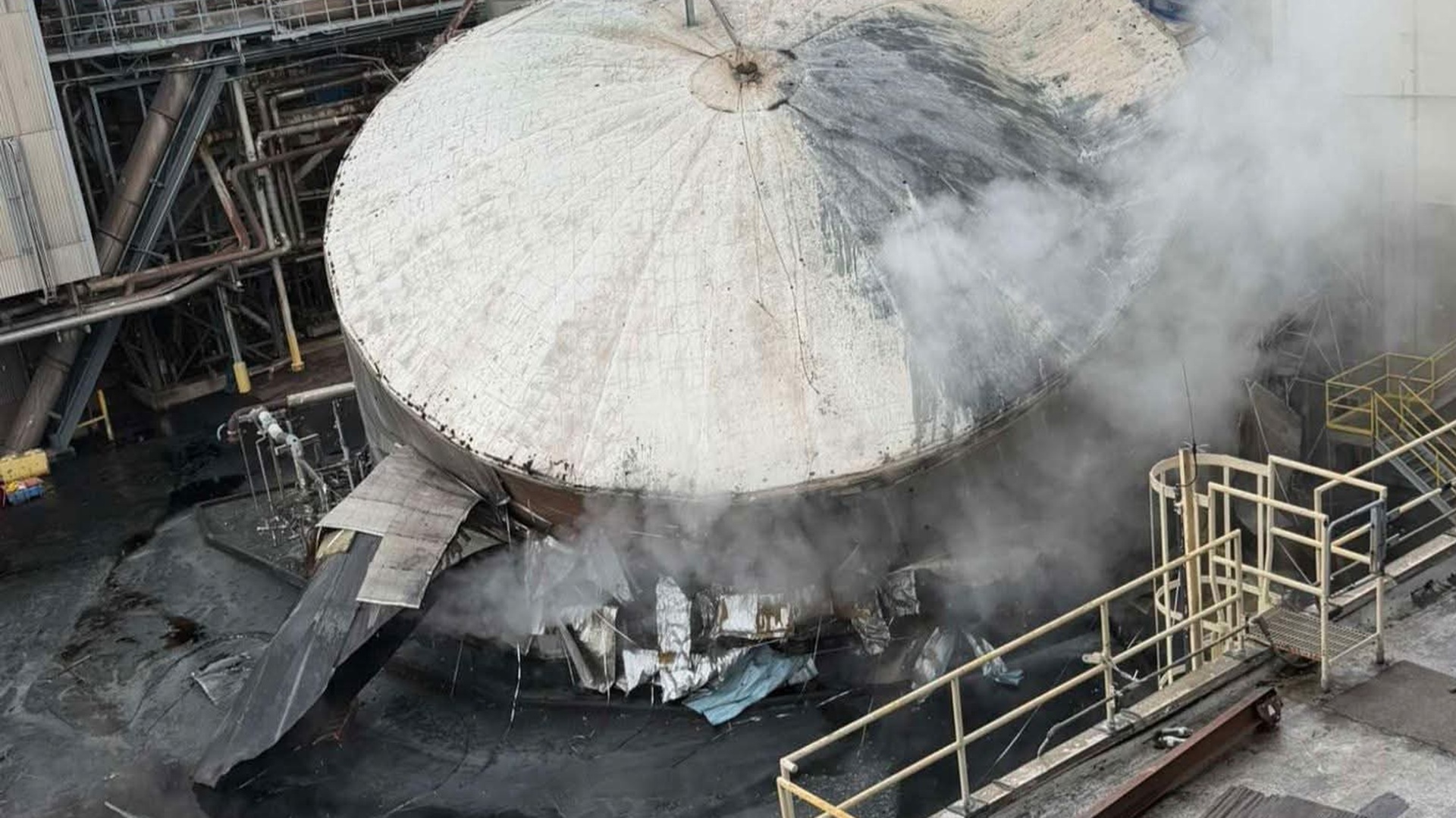 Multiple dead, several injured after chemical tank implodes at paper mill in Washington
