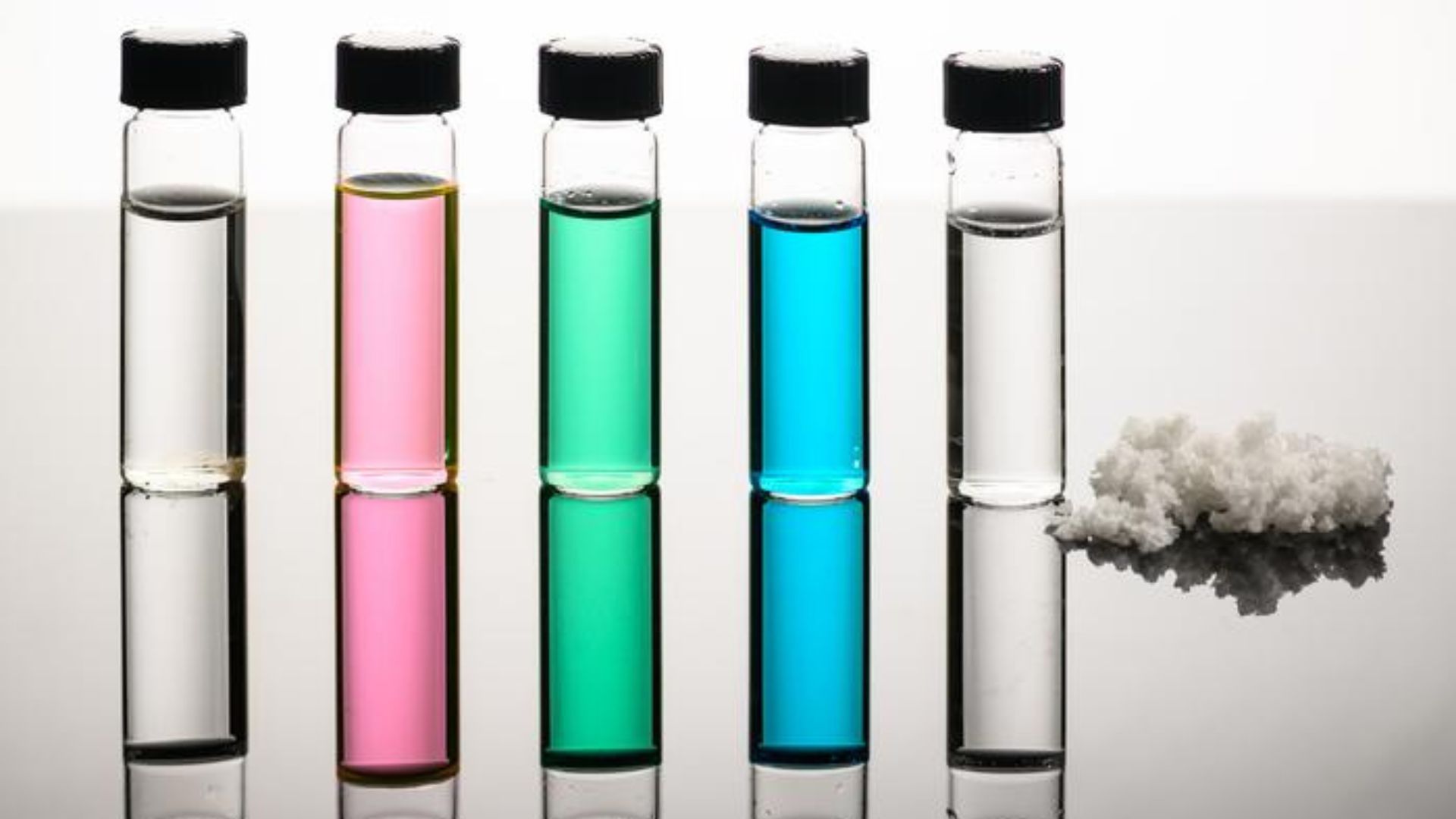 New sunlight-based desalination device makes fresh water and recovers lithium