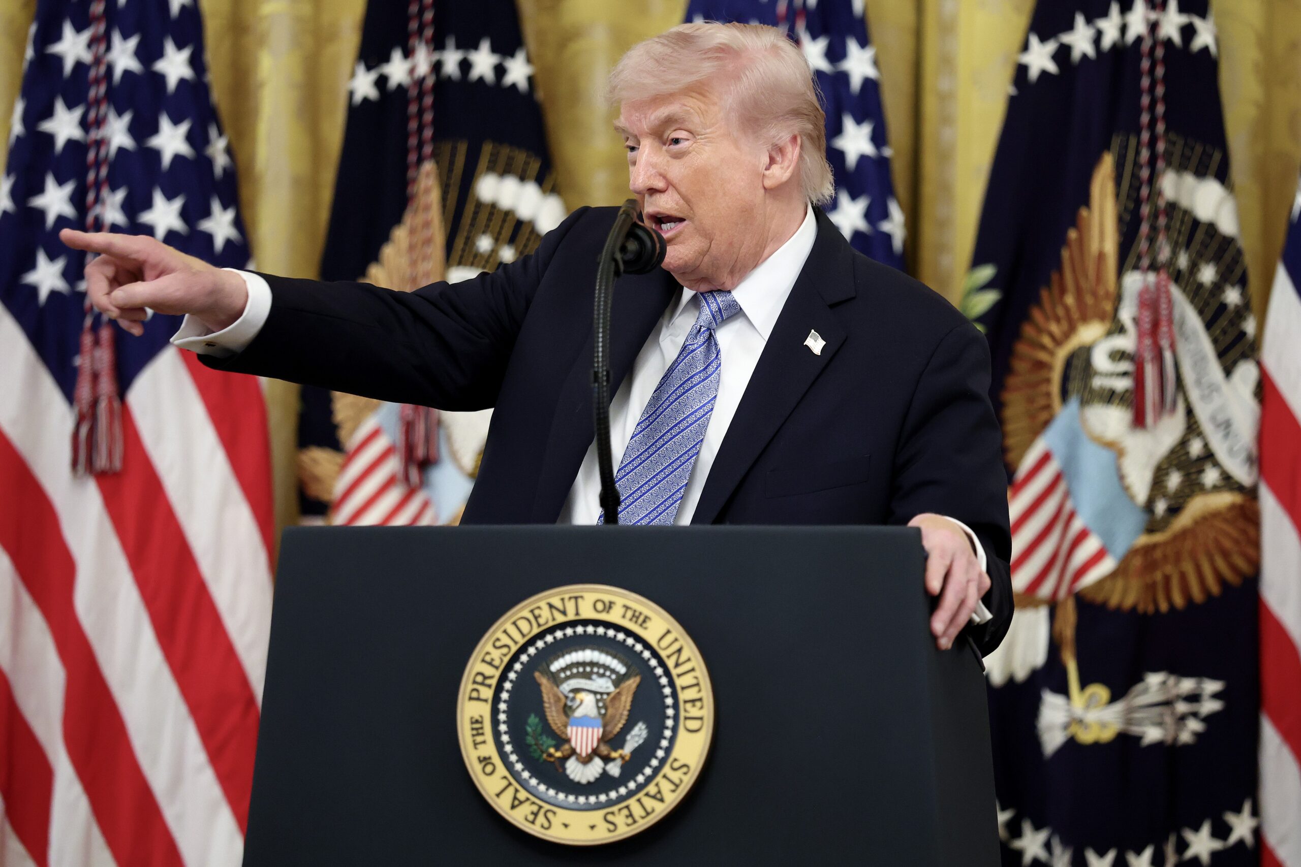 The White House may begin vetting AI models before release