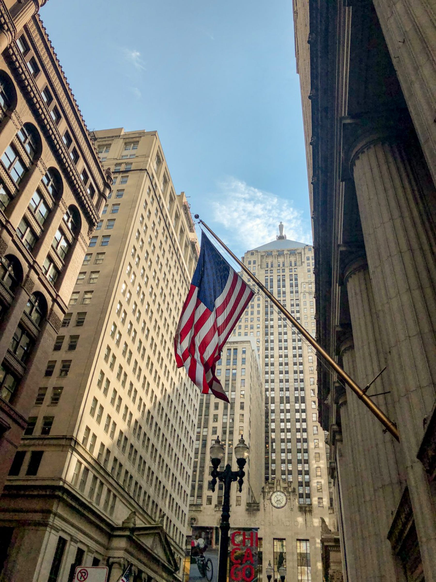 TradFi vs Crypto: Why Wall Street Is Fighting the Future of Money