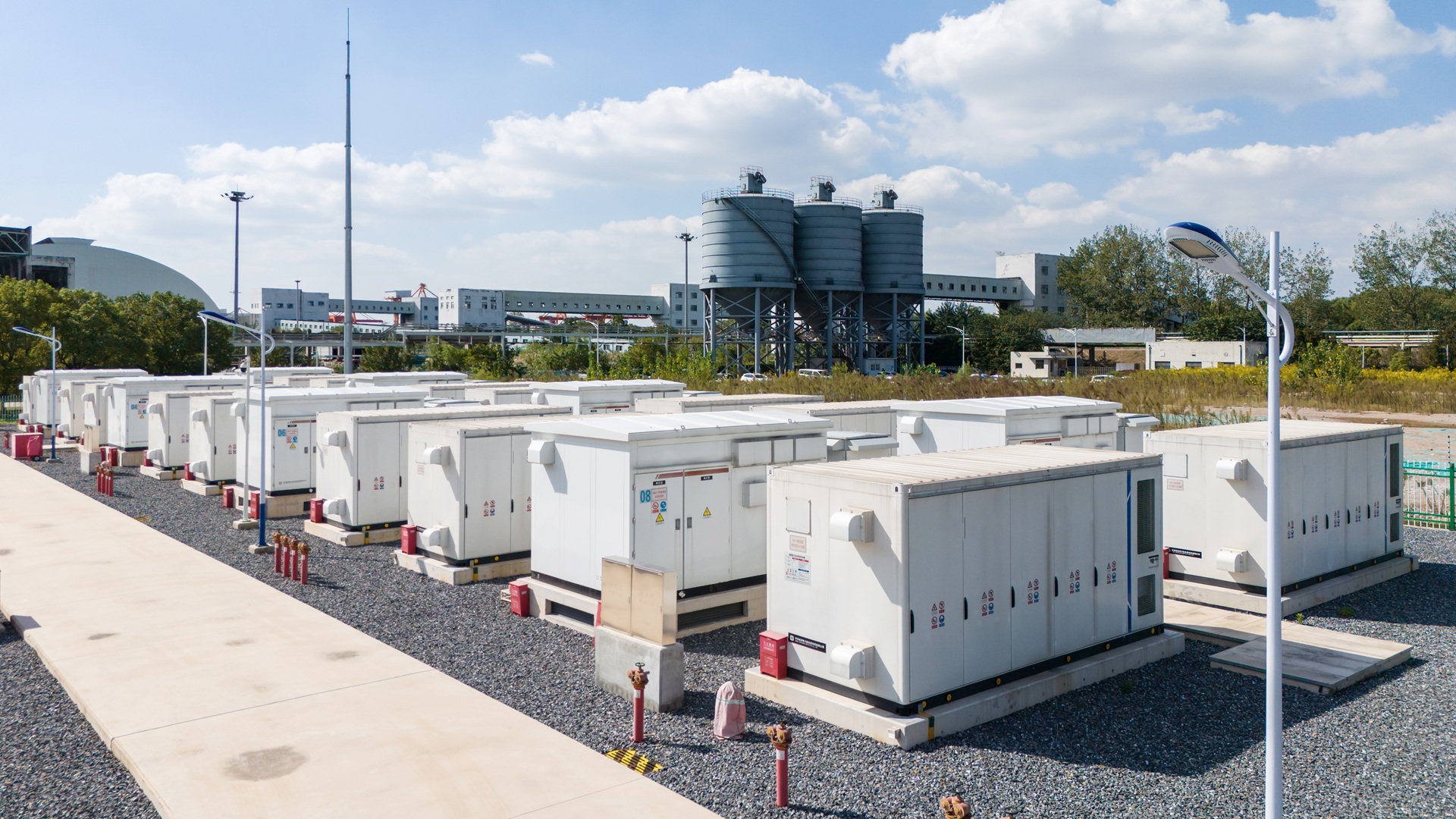 US desert to host 500 MWh non-flammable sodium battery storage with passive cooling