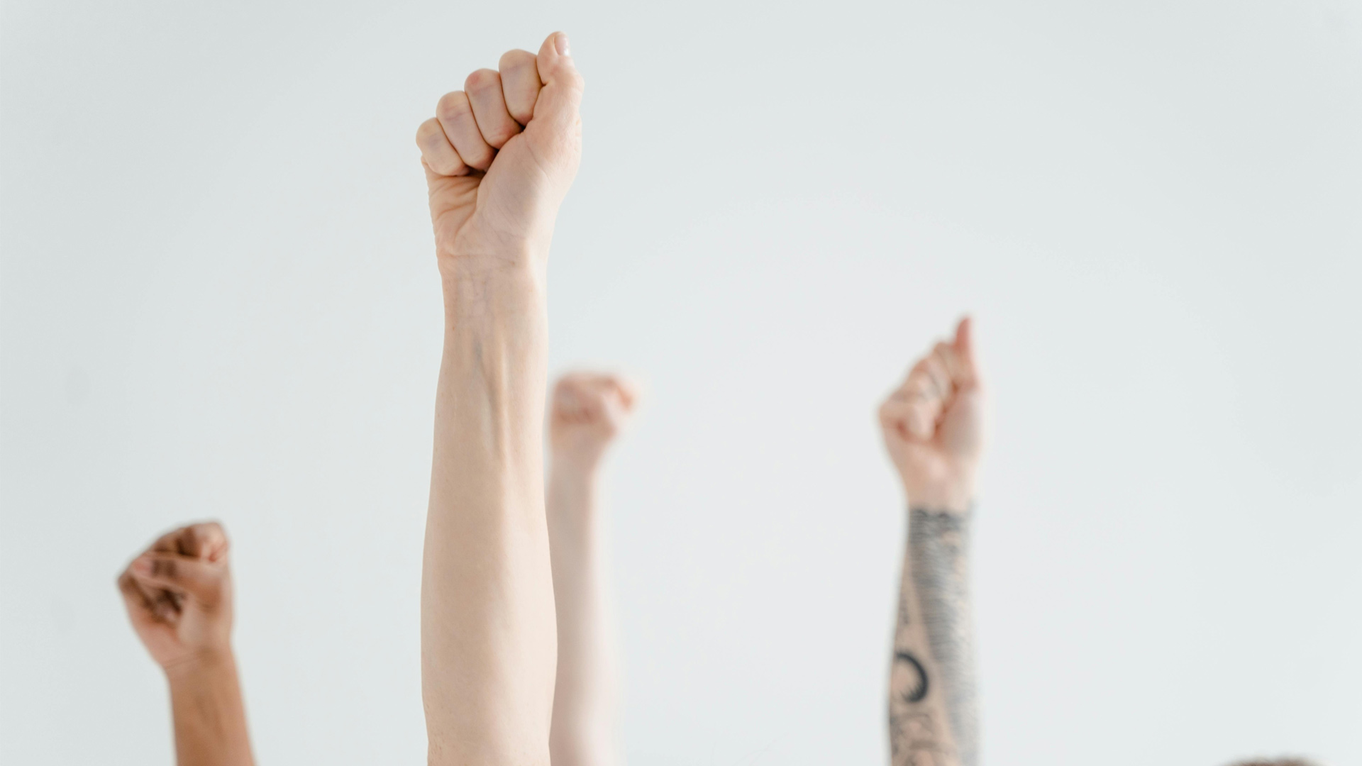 Why 90% of humans are right-handed may trace back to walking on two legs