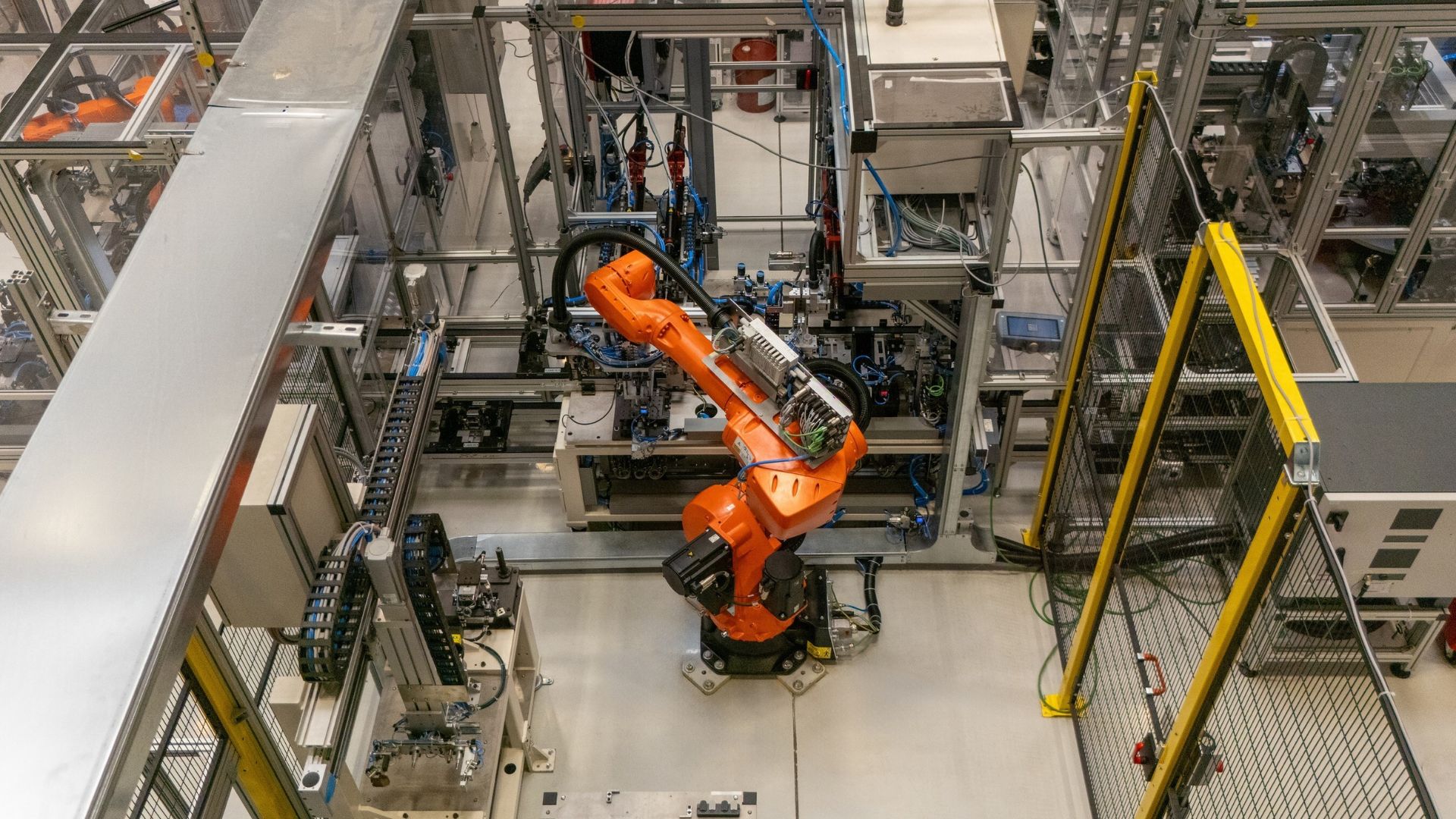 World’s first fluid-free brake system hits production cars with wire controls