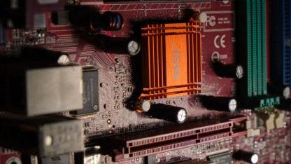 Alter PC: Bastler nutzt Windows 11 mit 3 GByte DDR1-Arbeitsspeicher