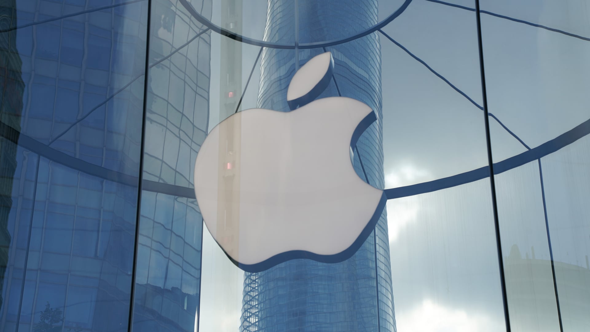 Apples smart glasses arent coming very soon, new report claims