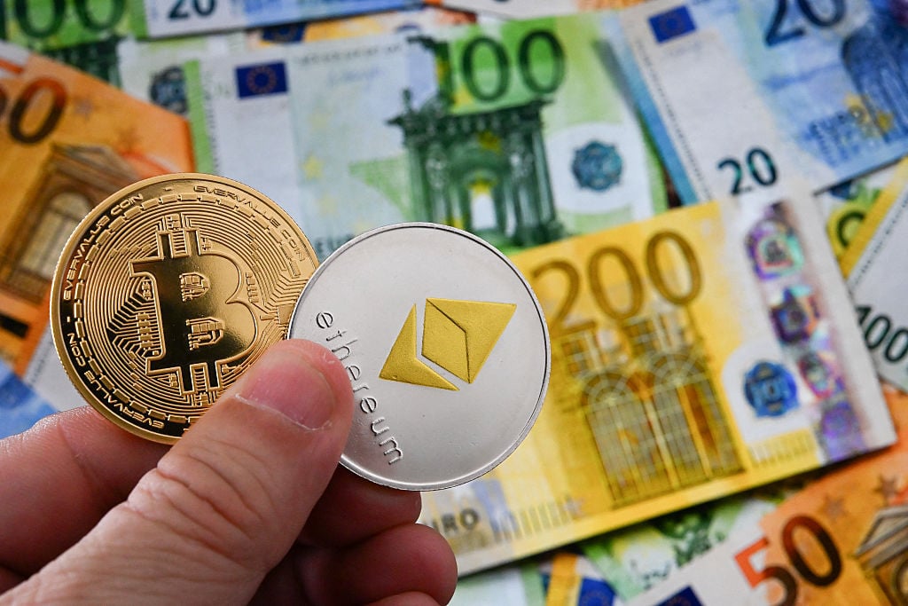 Bitcoin drops below $60,000, despite Trumps embrace