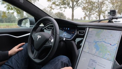 Crash mit FSD: Familie von Unfallopfer verklagt Tesla