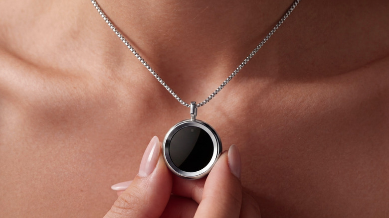 Former Fitbit executive unveils new necklace that tracks UV exposure