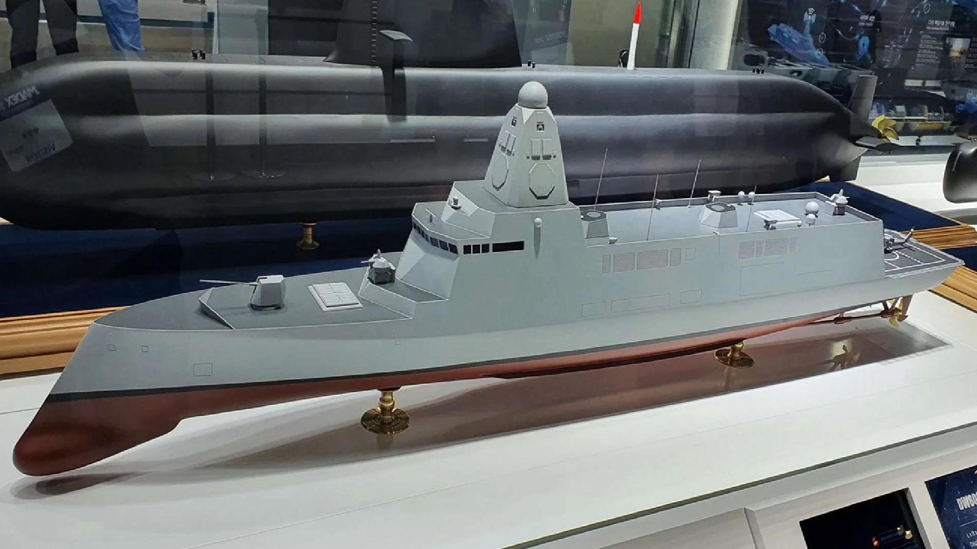 Hanwha Ocean to Build Six KDDX Destroyers Featuring AESA Radar, VLS, and IEP Options