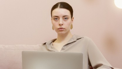 KI-Gender-Gap: Frauen im Jobmarkt durch KI stärker unter Druck