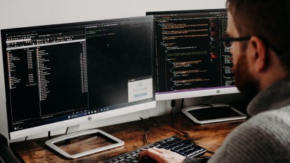 KI teurer als der Mensch: Bis 2028 übersteigen Coding-Kosten das Entwicklergehalt