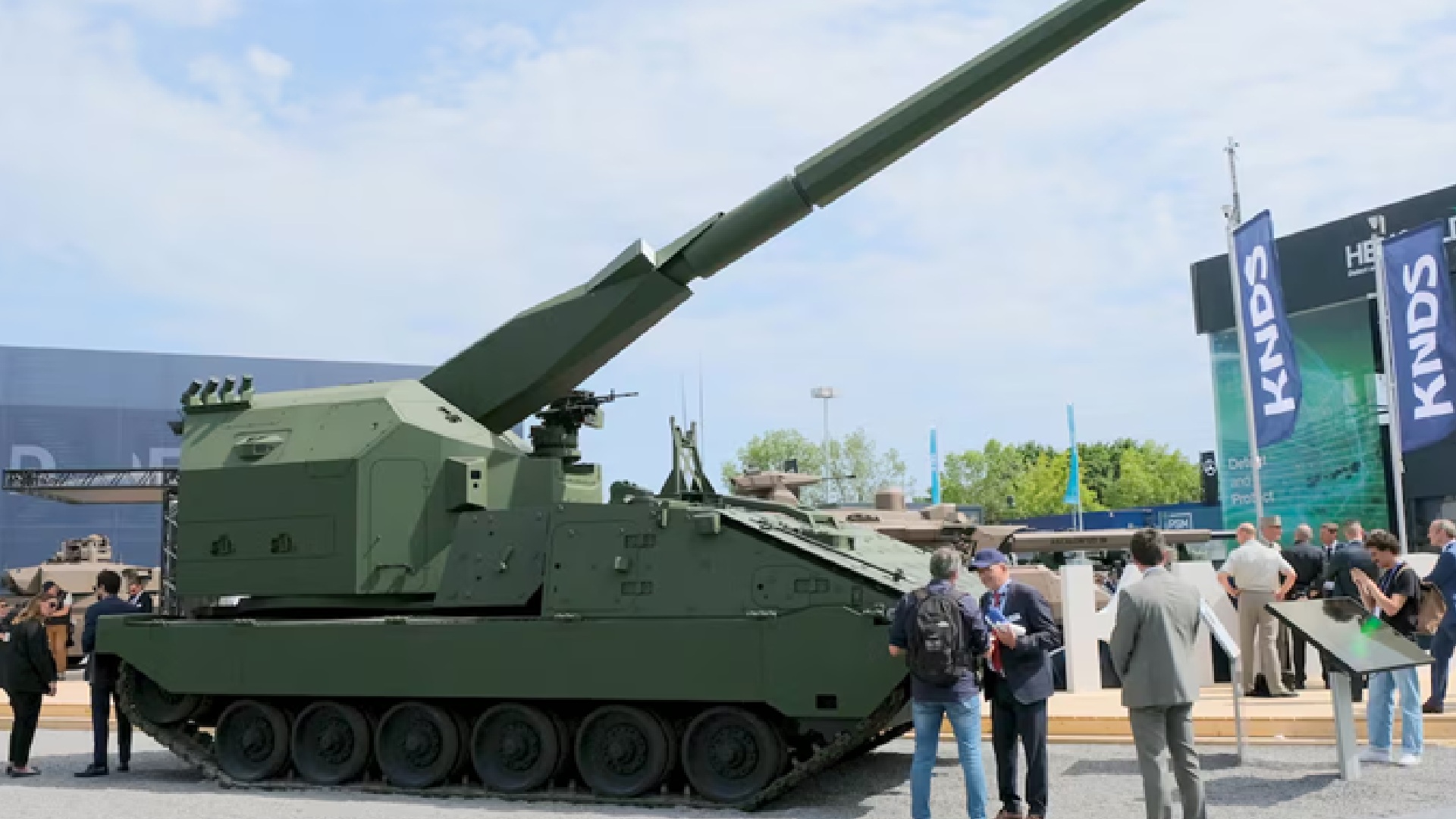 KNDS unveils 58-caliber self-propelled LORAS howitzer for 37-mile baseline range