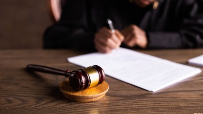 Künstliche Intelligenz: Erste KI-Kanzlei gewinnt Prozess in Großbritannien